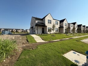 Building Photo - 1228 Arkansas Spgs St