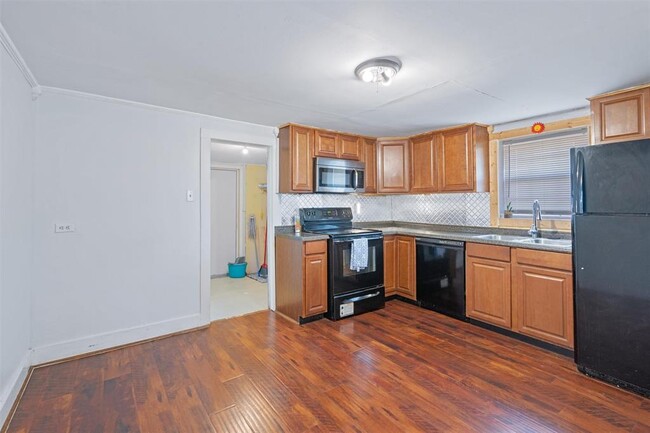 Building Photo - 401 Eberhart Ln