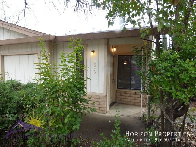 Building Photo - Open 2 Bed 2 Bath 1,135 Sq. Ft. Citrus Hei...