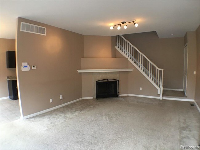 Building Photo - 7360 Meadowridge Dr