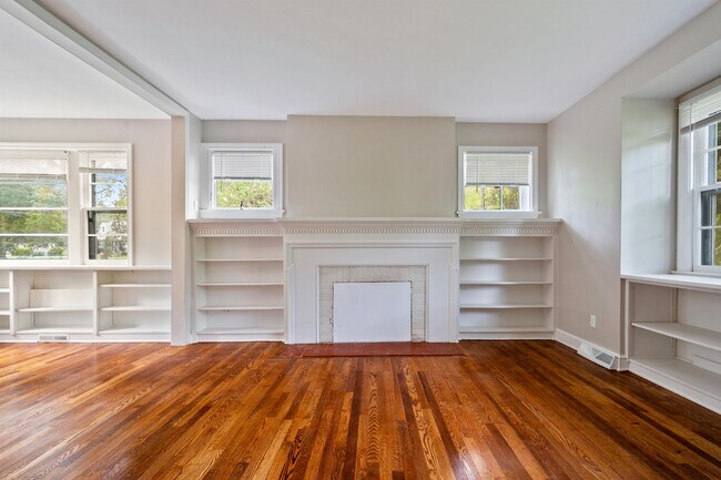 Foto del edificio - 1122 Lower Ferry Rd