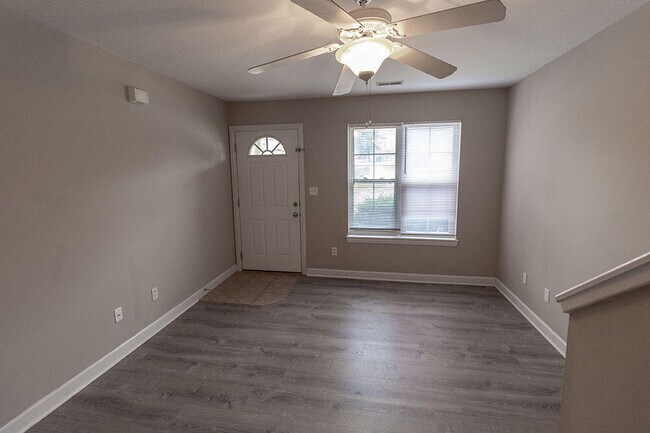 Foto del edificio - 1401 Raleigh Dr