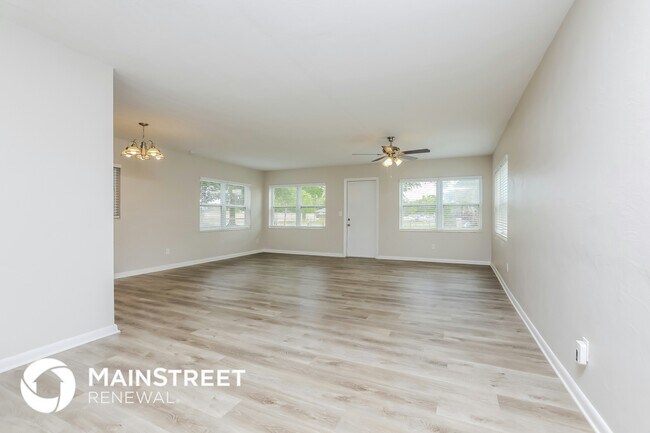 Foto del edificio - 5730 Oleander Dr