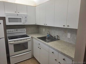 Building Photo - 169 Newport Dr