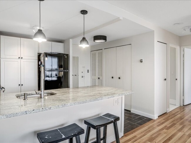 Foto del edificio - 1300 E Lafayette St