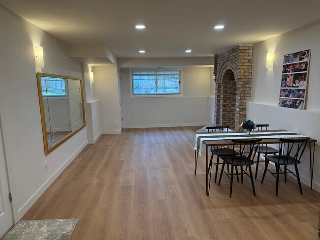 Foto del edificio - 944 Williamstown Ct