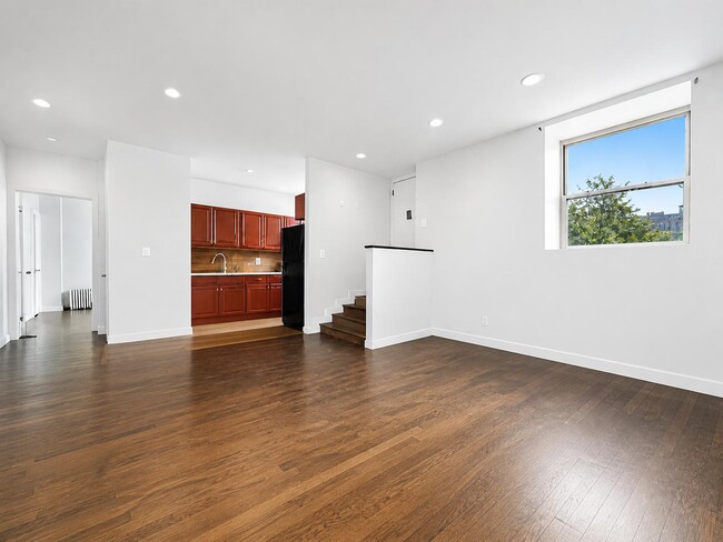 Building Photo - 600 W 196th St