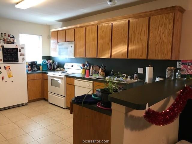 Foto del edificio - 916 Willow Pond St