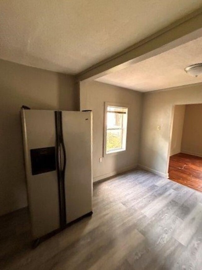 Building Photo - BELOW MARKET RENT!