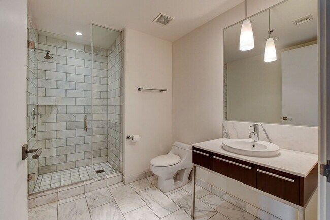 Building Photo - 4471 Dean Martin Dr