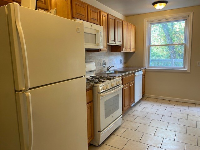 Foto del edificio - 4944 Whitaker Ave