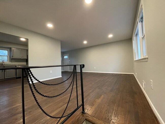 Building Photo - 703 Painter Ct