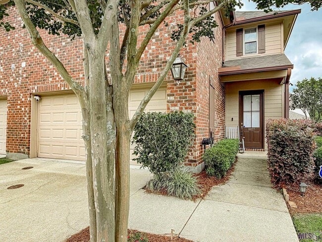 Building Photo - 18177 Pinehurst Dr