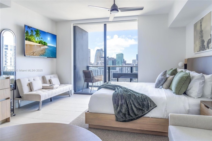 Photo - 159 NE 6th Street Unit 3906