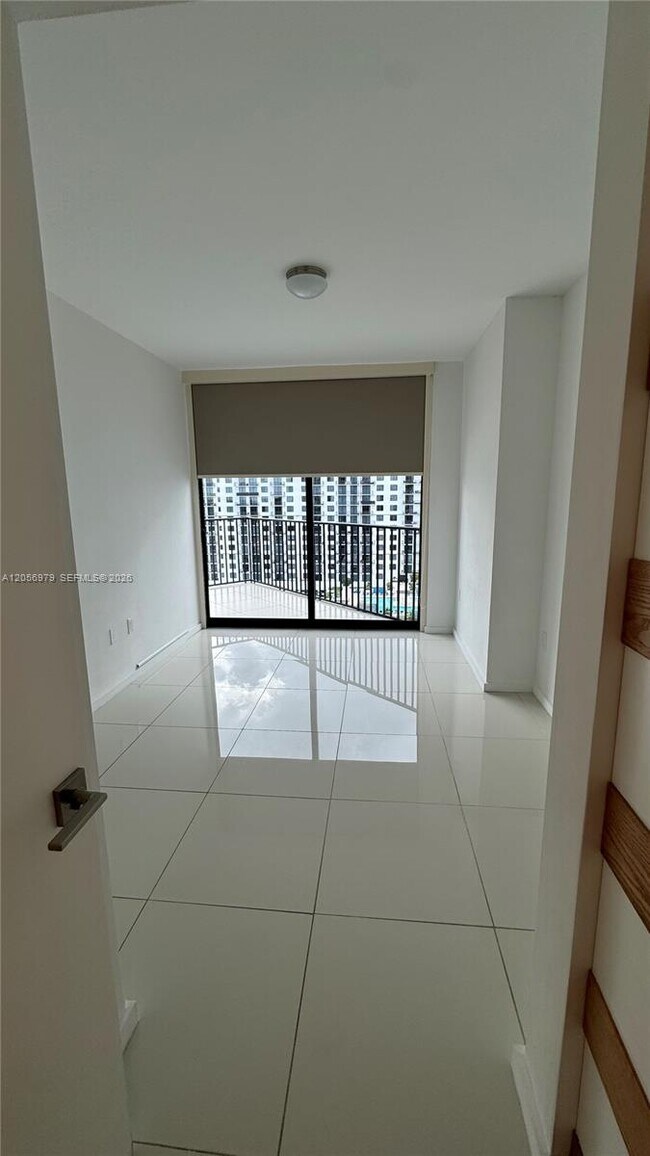 Foto del edificio - 5252 NW 85th Ave