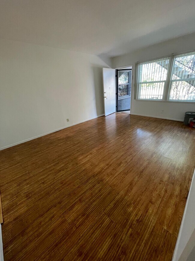 Foto del edificio - 14122 Gilmore St