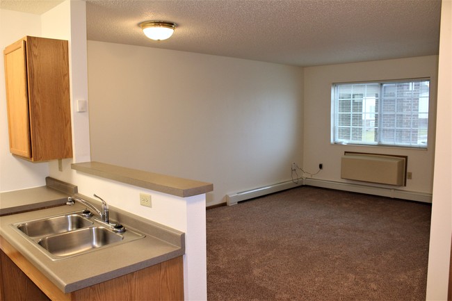 Living Area - Fieldstone Village Senior Apartments-55+