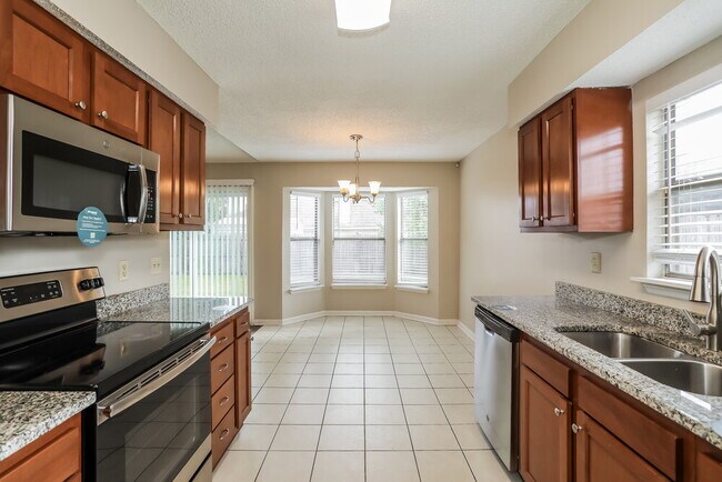 Building Photo - 411 Willow Green Dr