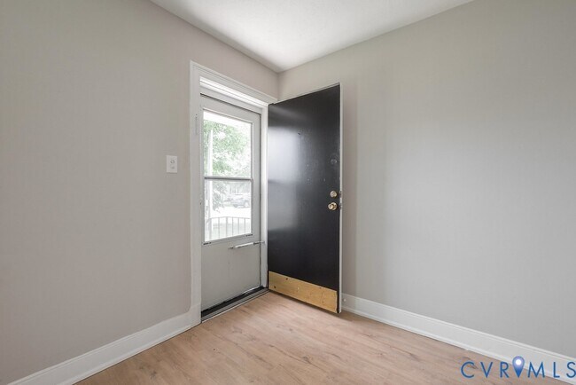 Foto del edificio - 5318 Bloomingdale Ave