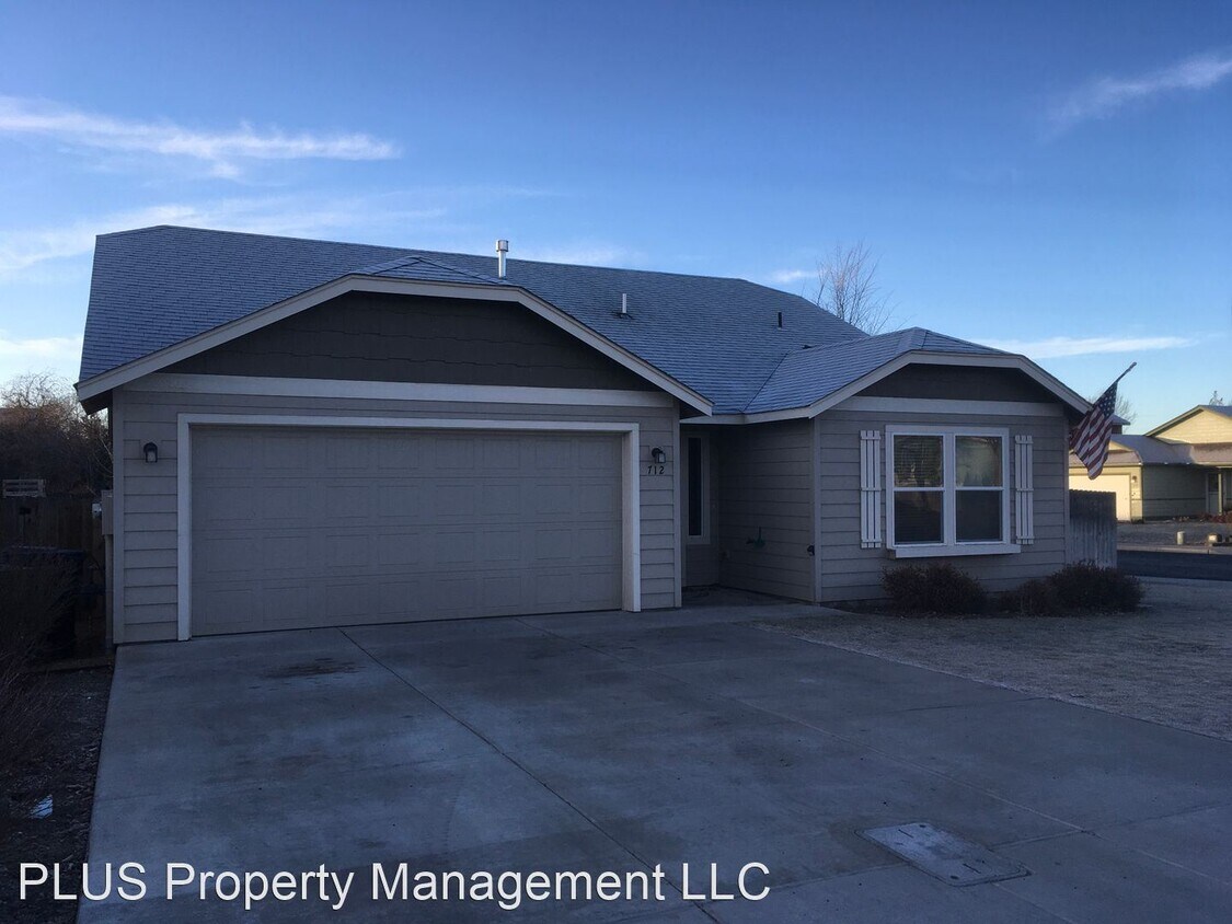Primary Photo - 3 br, 2 bath House - 712 NE Redwood