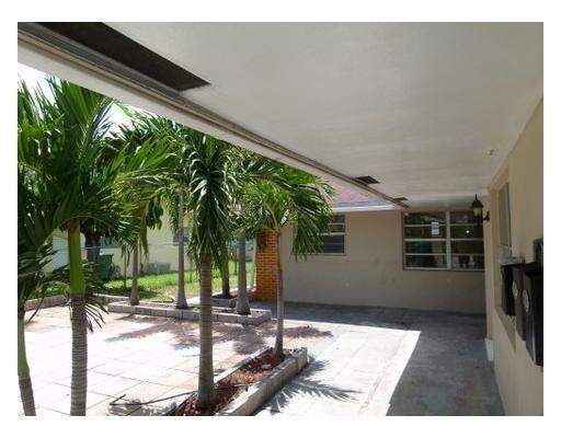 Building Photo - 5320 NW 17th Ct