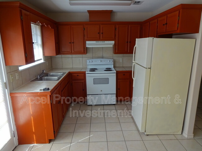 Building Photo - 2505 Redbud