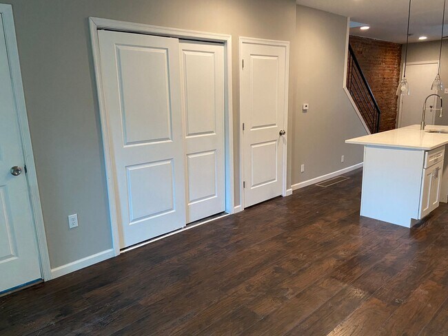 Building Photo - BEAUTIFUL 2 BEDROOM SINGLE FAMILY PROPERTY...
