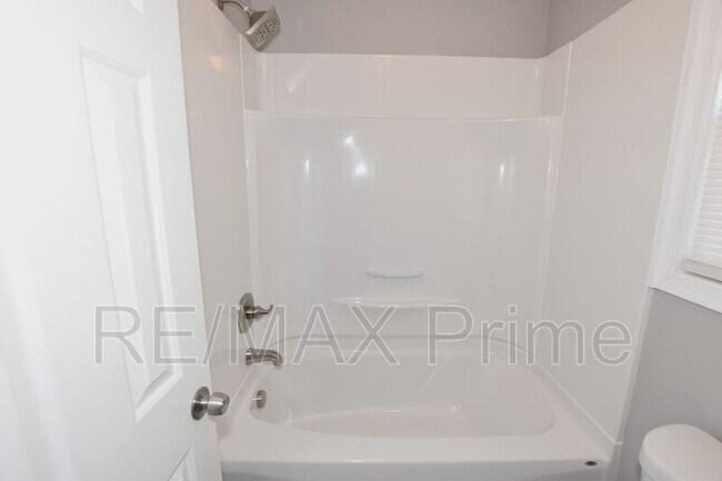 Foto del edificio - 204 Knell's Ridge Dr