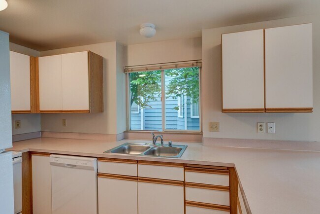 Foto del edificio - 2-Bedroom 1st Floor Park Place Condo - Wat...