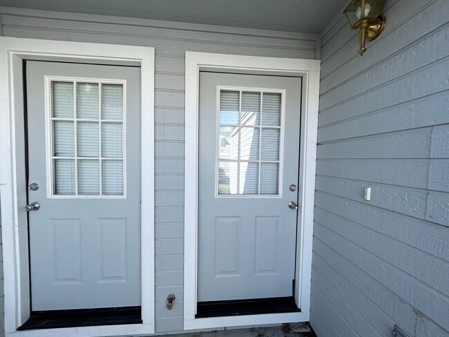 Building Photo - 4061 Village Dr