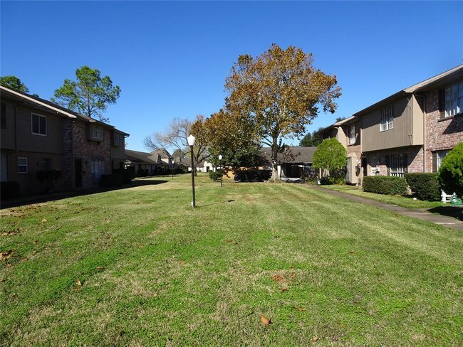 Building Photo - 7274 Crownwest St