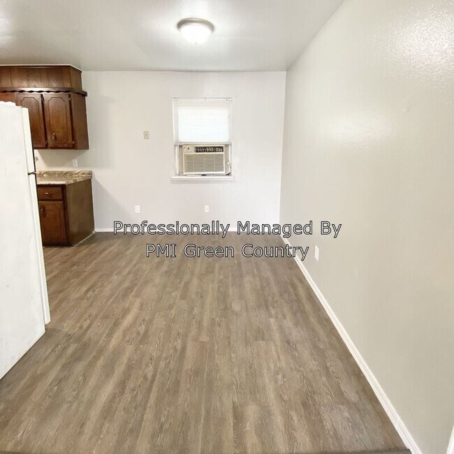 Building Photo - 618 N Fairland Ave