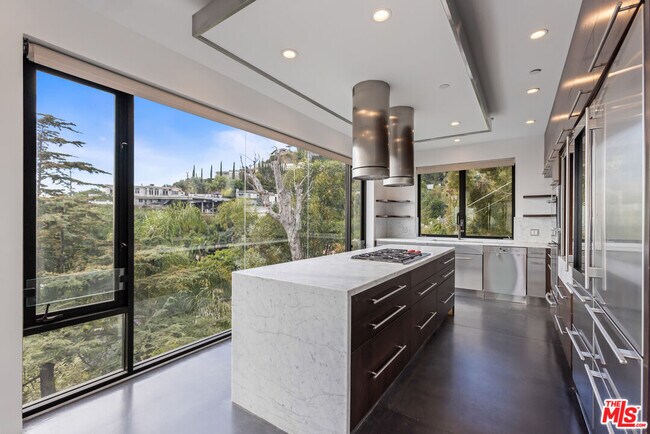 Foto del edificio - 8460 Harold Way