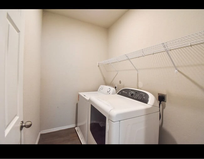 Building Photo - 3443 RedBud Grv