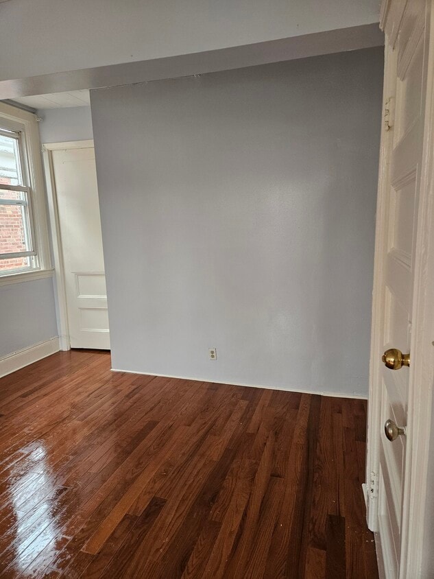 Building Photo - 3021 Clarendon Rd