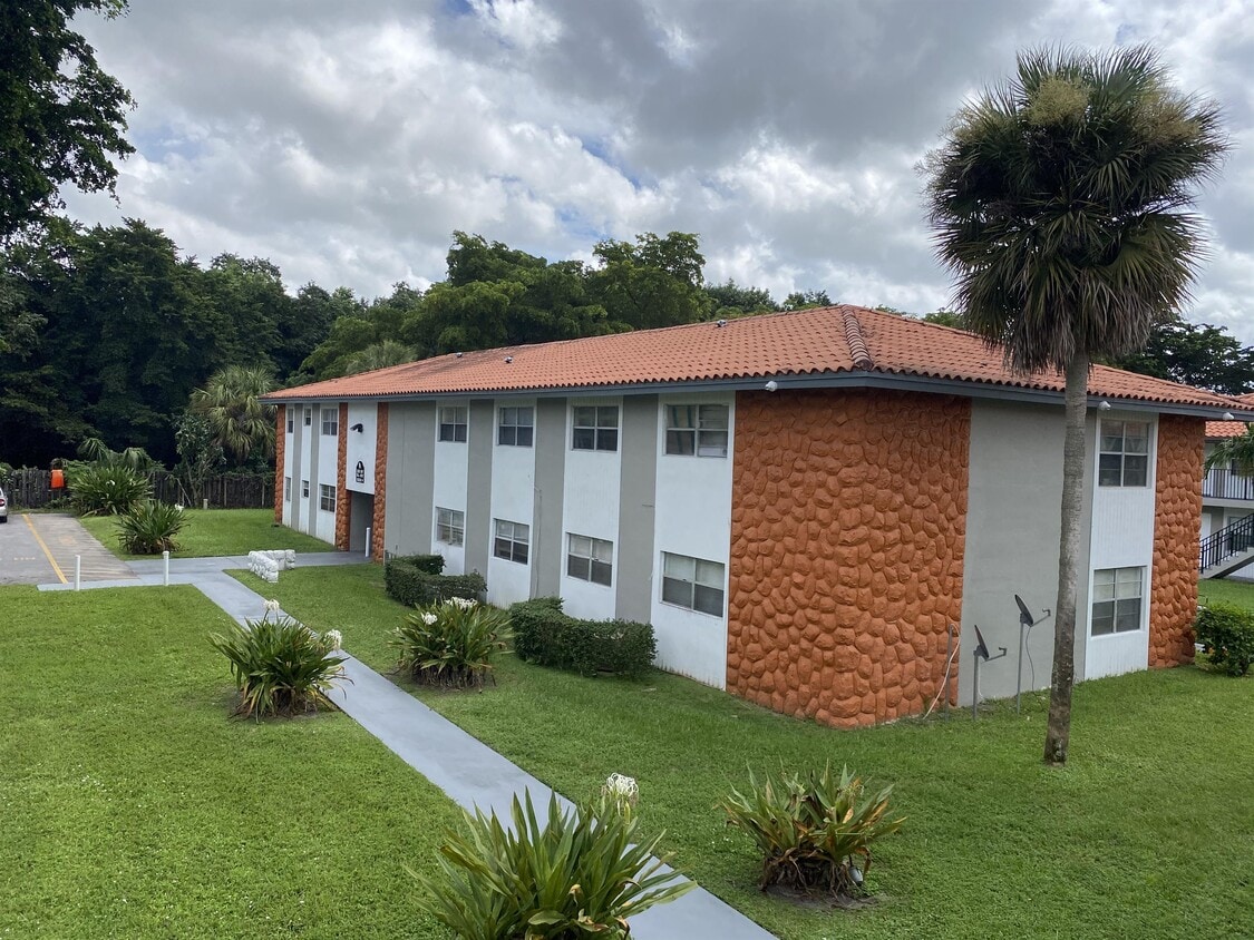 Photo - 1201 SW 50th Ave (North Lauderdale, FL)