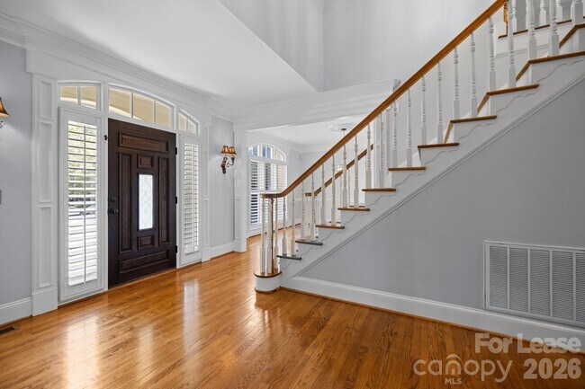 Foto del edificio - 9205 Woodriver Ln