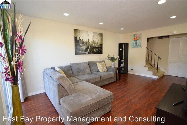 Building Photo - 4 br, 1.5 bath House - 4031 Lana Ter.