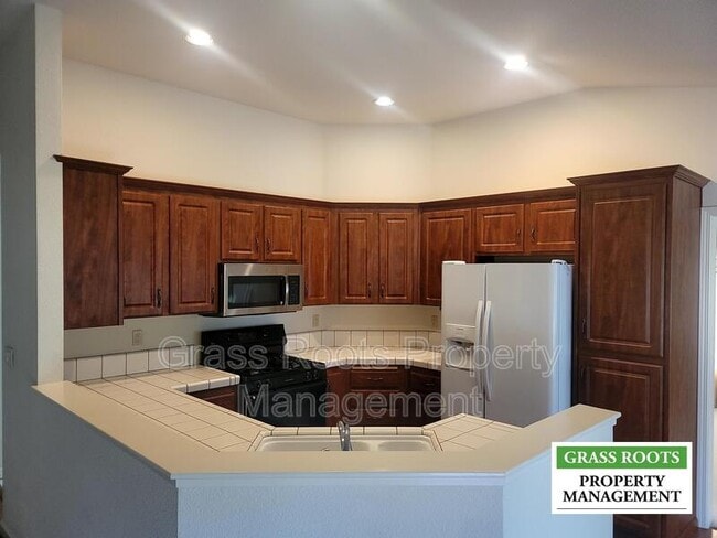 Building Photo - 171 Woodcrest Way