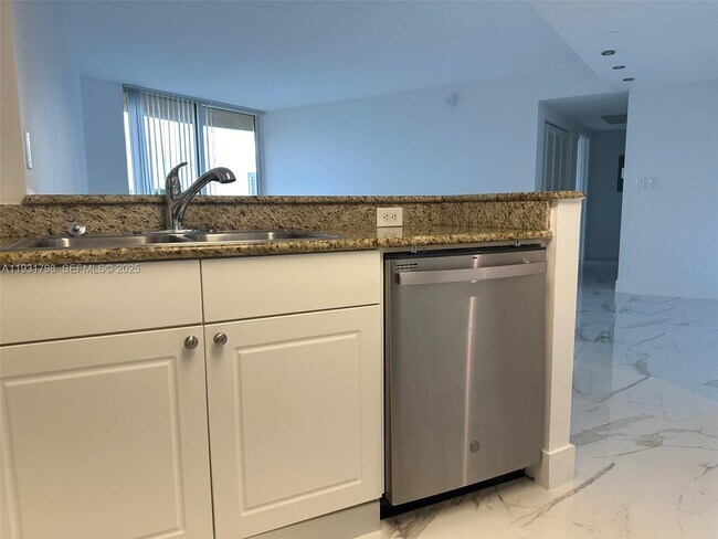 Foto del edificio - 19501 W Country Club Dr