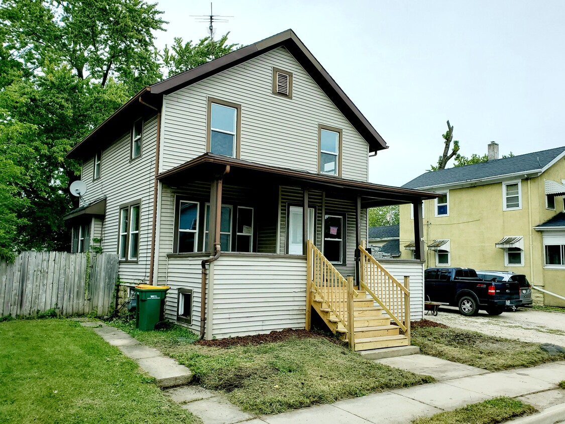 147 E Johnson St, Fond Du Lac, WI 54935 House Rental in Fond Du Lac, WI