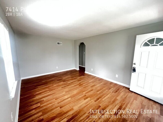 Foto del edificio - 7414 Please Way