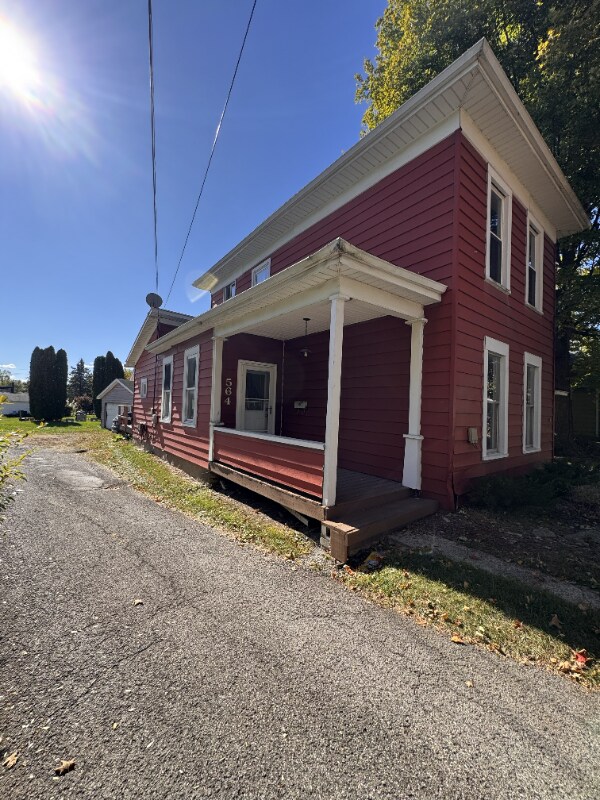 Foto principal - 564 Eastern Ave