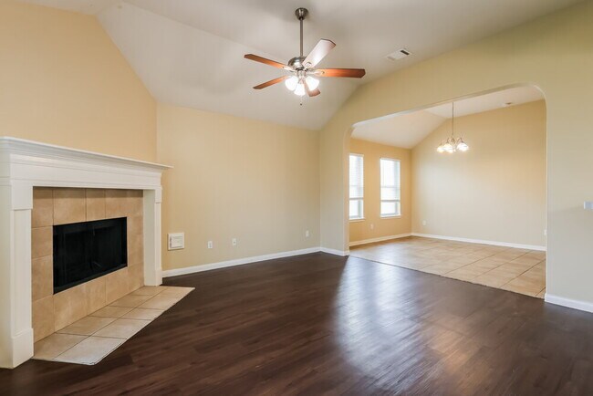 Foto del edificio - 5203 Lost Cove Ln