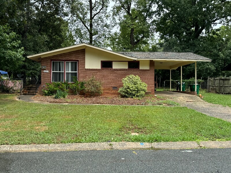 Primary Photo - 4821 Thornwood Rd