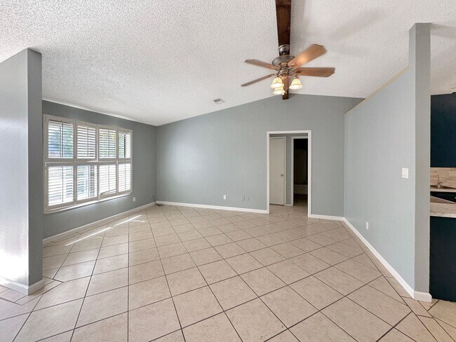 Foto del edificio - 2317 N Thomas Dr
