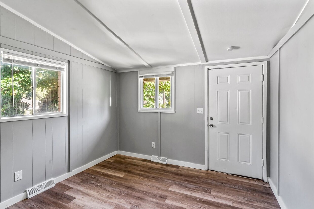 Primary Photo - Affordable Comfort in Independence — 1-Bed...