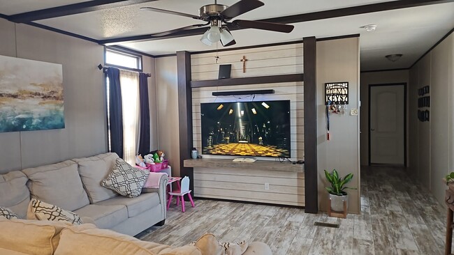 living room - 1136 Luna Dr