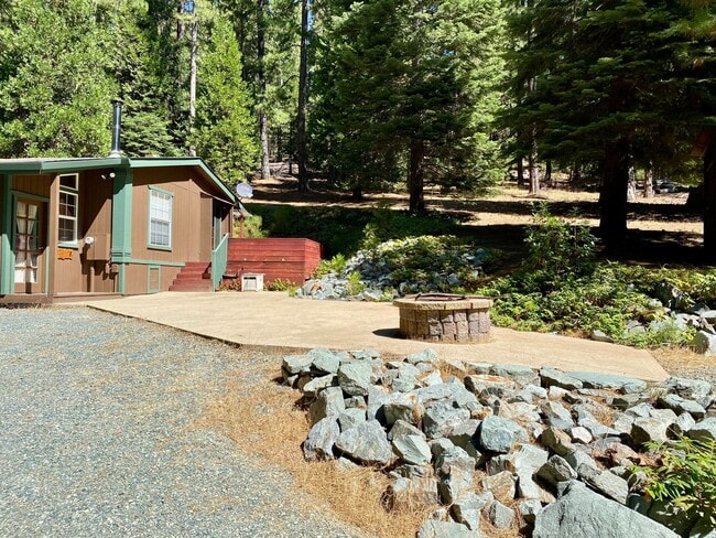 Building Photo - Upper Pioneer Home