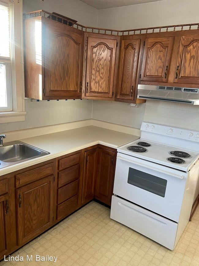 Building Photo - 2 br, 1.5 bath House - 15 North Benard